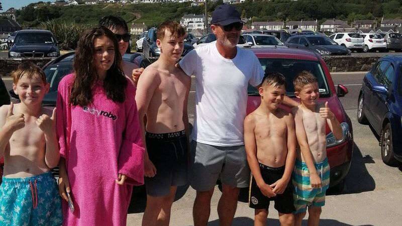 Roy Keane poses for pictures and buys ice-creams for young fans on Youghal beach