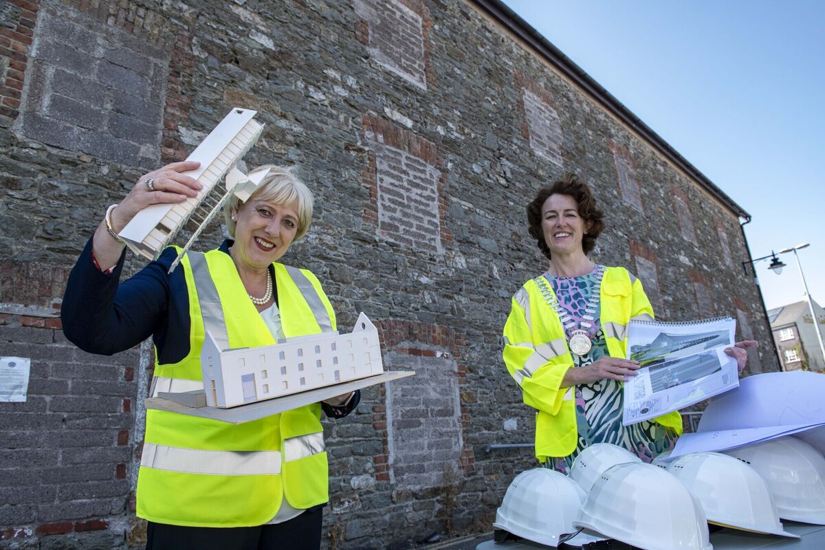 Mayor of the County of Cork, Cllr Gillian Coughlan and Minister for Rural and Community Development, Heather Humphreys TD, jointly marked the official commencement of works on Kinsale’s new state of the art library facility. The event, which took place in Kinsale on Sunday 25th July, marks the commencement of extensive refurbishment works which will see the town centre heritage building being re-purposed as a new library.Pic: Brian Lougheed Mayor of the County of Cork, Cllr Gillian Coughlan and Minister for Rural and Community Development, Heather Humphreys TD, jointly marked the official commencement of works on Kinsale’s new state of the art library facility. The event, which took place in Kinsale on Sunday 25th July, marks the commencement of extensive refurbishment works which will see the town centre heritage building being re-purposed as a new library.Pic: Brian Lougheed