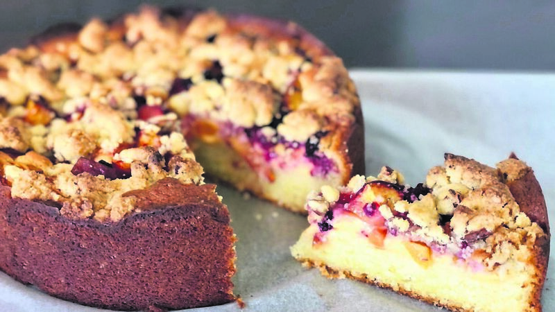 Recipe: Peaches, Raspberry and Custard Cake Recipe: Peaches, Raspberry and Custard Cake