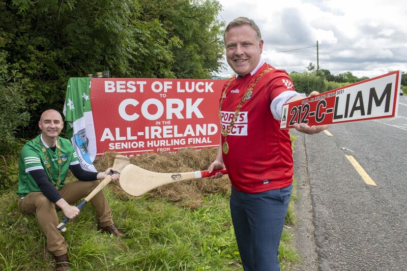  Ahead of Sunday's All-Ireland Senior Hurling Final between Cork and Limerick, the Lord Mayor of Cork, Cllr. Colm Kelleher and the Mayor of the City and County of Limerick, Cllr. Daniel Butler, battle it out at ther Cork/Limerick Border.