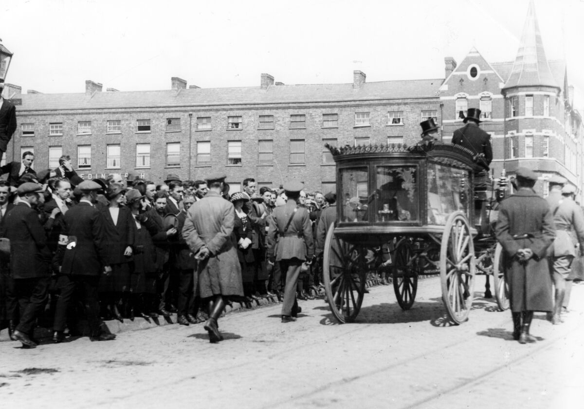 Funeral of General Michael Collins passes over Patrick's Bridge. Funeral of General Michael Collins passes over Patrick's Bridge.