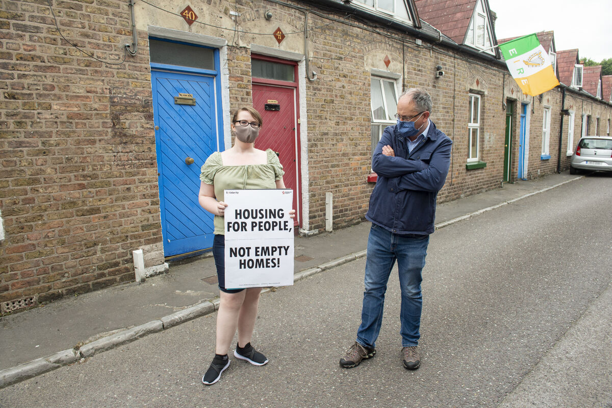 Mick Barry TD and Cllr. Fiona Ryan at Madden's Buildings in Blackpool, Cork, protesting to demand action on vacent houses. Picture Dan Linehan Mick Barry TD and Cllr. Fiona Ryan at Madden's Buildings in Blackpool, Cork, protesting to demand action on vacent houses. Picture Dan Linehan