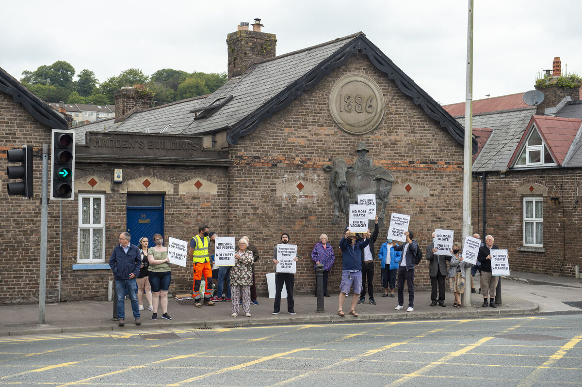 Mick Barry TD and Cllr. Fiona Ryan with residents of Madden's Buildings in Blackpool, Cork, protesting to demand action on vacent houses. Picture Dan Linehan Mick Barry TD and Cllr. Fiona Ryan with residents of Madden's Buildings in Blackpool, Cork, protesting to demand action on vacent houses. Picture Dan Linehan