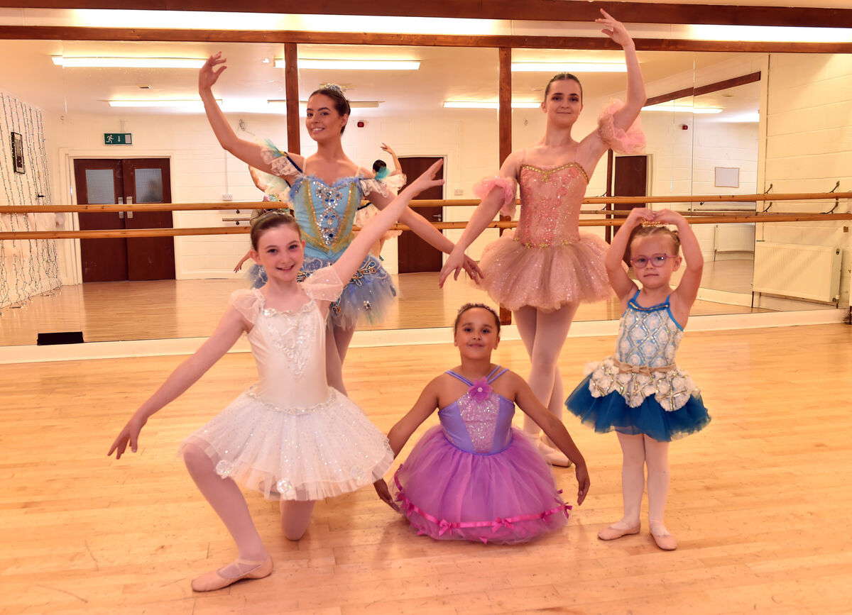 Kaci Long, Lily O'Connor, Ruth Ni Chaoimh, Maedhbh Hayes and Lucy O'Callaghan from the Joan Denise Moriarty school of Dance, Cork hoping for the lifting of restrictions and to get back dancing.Picture: Eddie O'Hare
