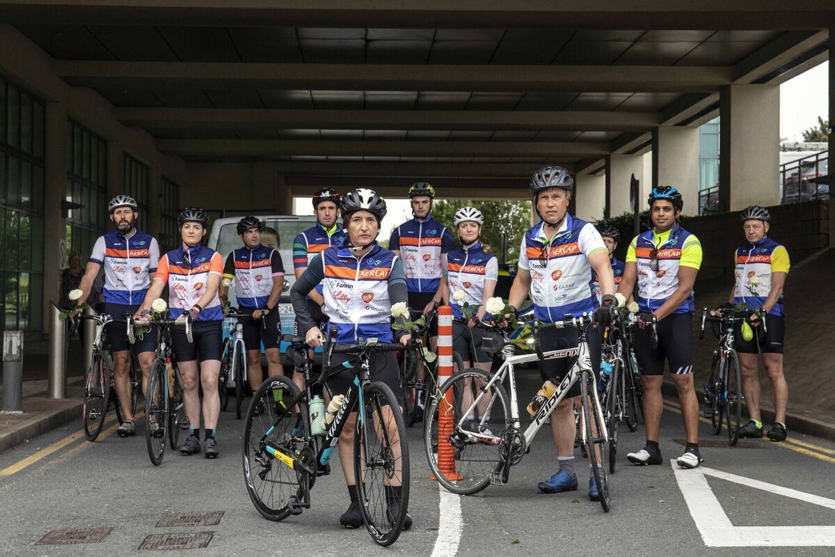 Healthcare and front-line staff throughout Ireland and Northern Ireland start a 2-day ICU4U cycle today to remember the 7450+ lives lost to Covid-19 on the island of Ireland. A ceremony will be held at the Memorial Gardens Islandbridge tomorrow evening in front of a sea of white roses, representing the lives lost. Members of the public are invited to take a rose on Saturday to remember a loved one. The event also aims to raise €150k for ALONE (older people), Aware (mental health supports), Aware NI (supports for overcoming depression) and Breakthrough Cancer Research (new treatments for cancer patients). To donate see icu4u.ie.