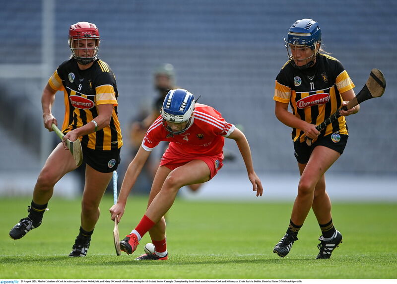 Meabh Cahalane of Cork in action against Grace Walsh and Mary O'Connell of Kilkenny. Picture: Piaras Ó Mídheach/Sportsfile Meabh Cahalane of Cork in action against Grace Walsh and Mary O'Connell of Kilkenny. Picture: Piaras Ó Mídheach/Sportsfile