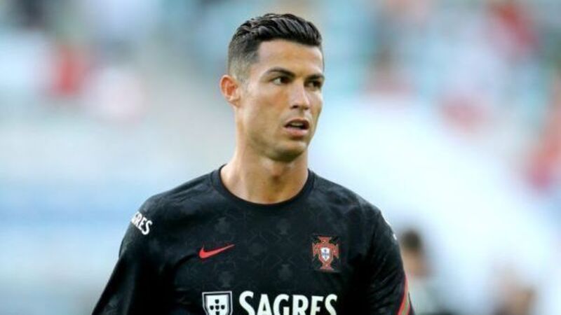 Cristiano Ronaldo trains with his Man Utd teammates