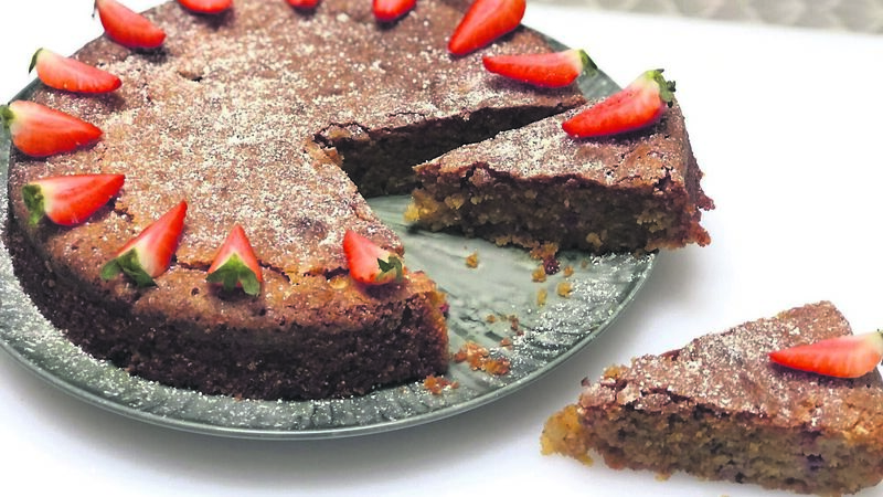 Recipe: Nectarine, Strawberry and Macadamia Cake