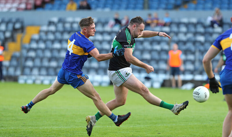 Paul Kerrigan, Nemo Rangers, shoots from Luke Boyle, Carrigaline. Picture: Jim Coughlan. Paul Kerrigan, Nemo Rangers, shoots from Luke Boyle, Carrigaline. Picture: Jim Coughlan.