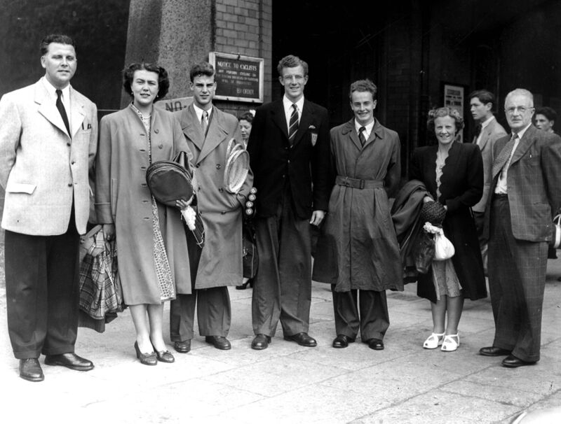 English tennis players arrive at Kent railway station Cork for Internationals. on August 6,1953. English tennis players arrive at Kent railway station Cork for Internationals. on August 6,1953.