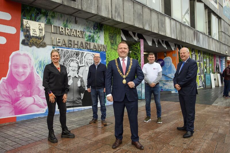 Pictured at Cork City Library is Patricia Looney; artist Paul La Rocque; Cork's Lord Mayor Colm Kelleher; Ray O'Callaghan DSI and David O'Brien of Cork City Library at the launch of The Upside Mural marking Down Syndrome IrelandÕs 50th Anniversary. Picture: Daragh Mc Sweeney/Provision Pictured at Cork City Library is Patricia Looney; artist Paul La Rocque; Cork's Lord Mayor Colm Kelleher; Ray O'Callaghan DSI and David O'Brien of Cork City Library at the launch of The Upside Mural marking Down Syndrome IrelandÕs 50th Anniversary. Picture: Daragh Mc Sweeney/Provision