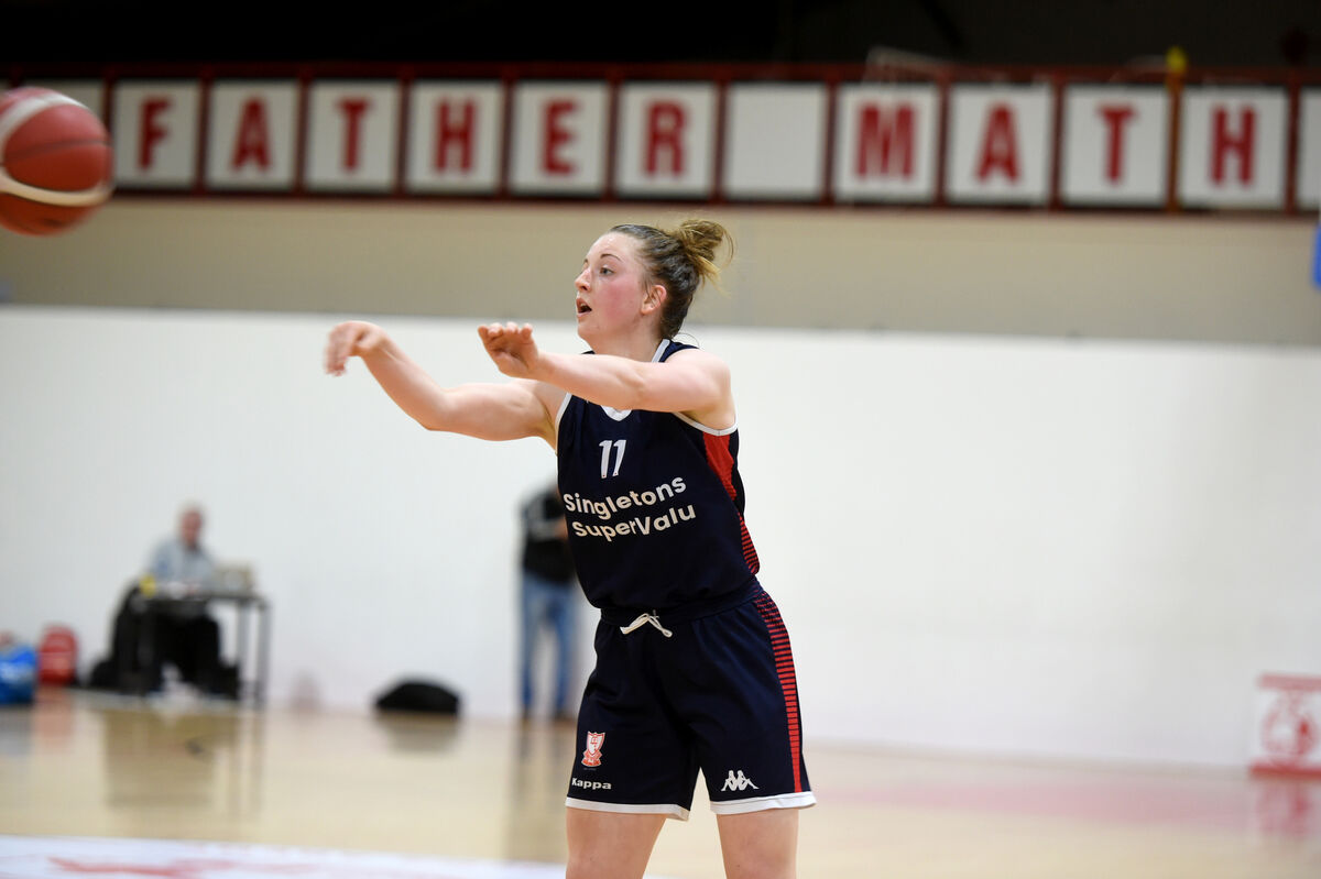 Edel Thornton, Singleton's SuperValu Brunell, fires a pass. Picture: Larry Cummins. Edel Thornton, Singleton's SuperValu Brunell, fires a pass. Picture: Larry Cummins.
