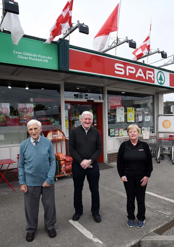 Brian and Liz Shinnick and Brian's father Michael outside Shinnick's Spar shop, Fermoy. Picture Denis Minihane.