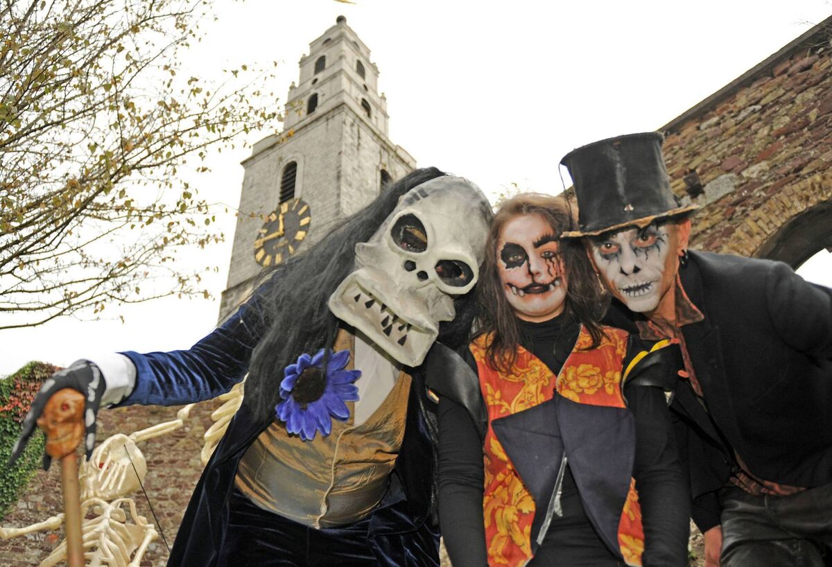 Artistic Director William Frode De La Foret with members of the cast for the upcoming Cork Community Art Link's Dragon of Shandon Halloween Parade in 2009. Picture: Des Barry Artistic Director William Frode De La Foret with members of the cast for the upcoming Cork Community Art Link's Dragon of Shandon Halloween Parade in 2009. Picture: Des Barry