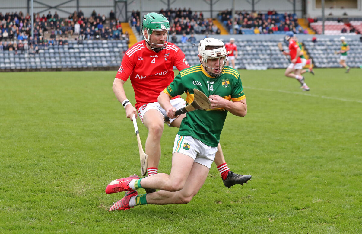Mark Walsh, Cloughduv, takes on Barra O'Tuama, Castlemartyr. Picture: Jim Coughlan. Mark Walsh, Cloughduv, takes on Barra O'Tuama, Castlemartyr. Picture: Jim Coughlan.