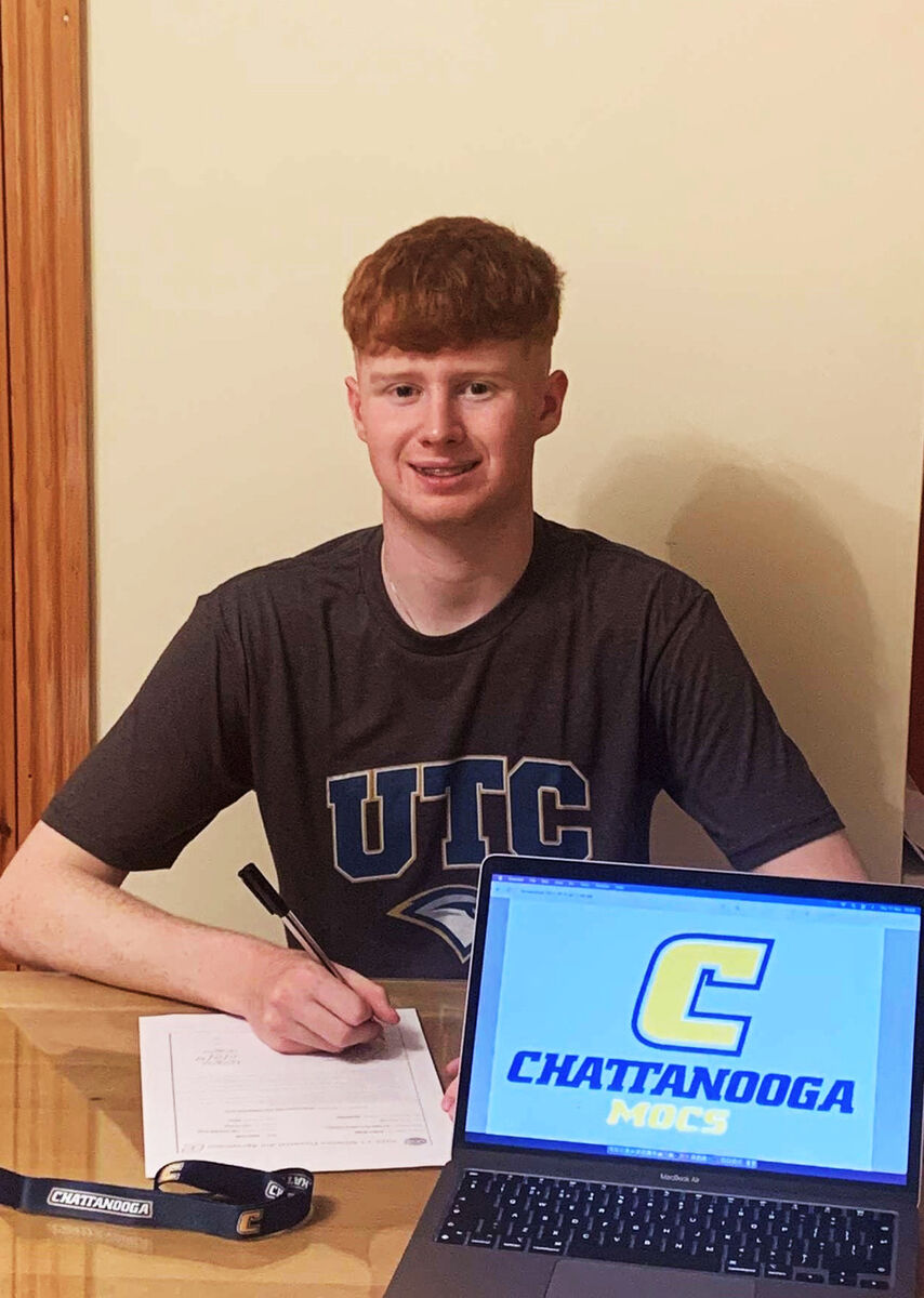 Robbie Walsh signing up for the University of Tennessee Chattanooga.