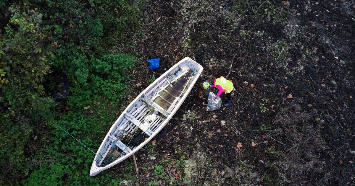 WATCH: Clean Coasts and local volunteers helping keep Blackrock coast clean - Vimarsana News