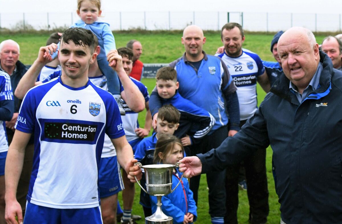 Noel O'Callaghan, development officer, Cork County Board, presenting the cup to Belgooly captain Gearóid O'Riordan. Picture: Denis Minihane.