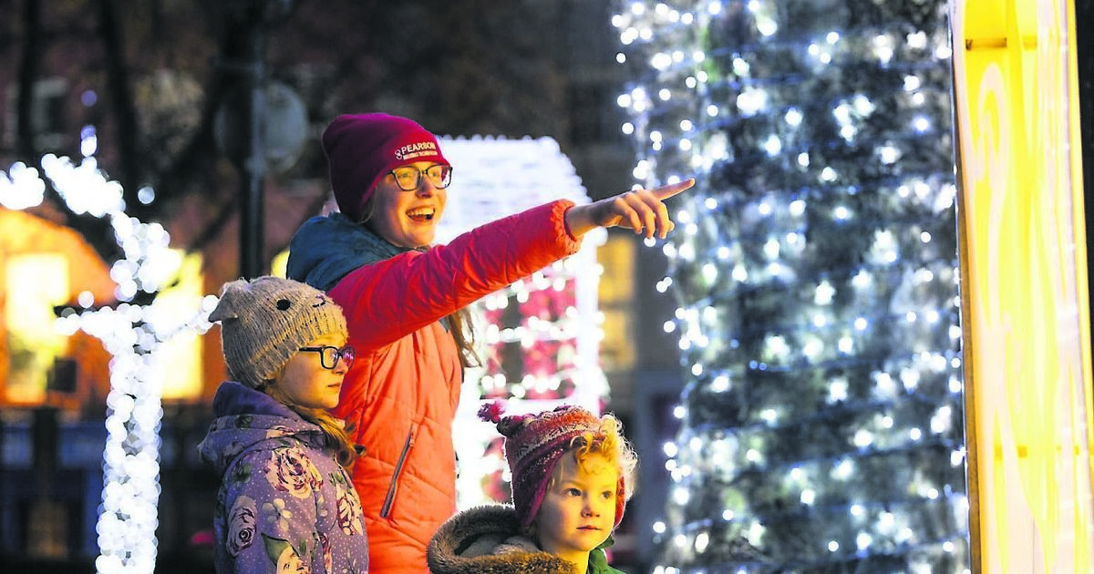 GLOW is in full swing in Cork City every weekend until Christmas... and pantos open too! - Vimarsana News