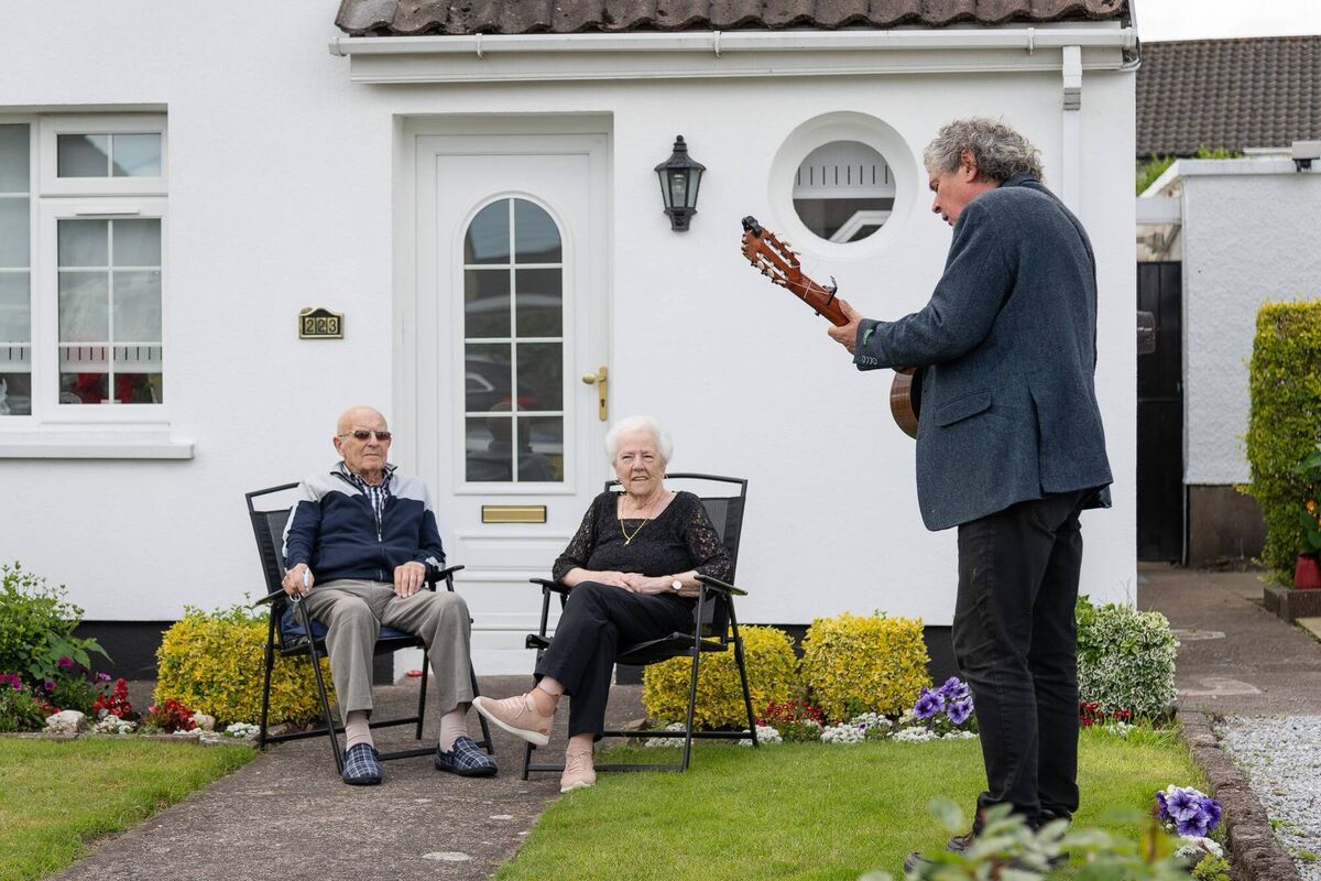 Christopher and Betty Swann from The Lough, Cork, receive an Art Gift from John Spillane. This is just one of over 300 Art Gifts which were delivered in person to people at home as part of Cork Midsummer Festival 2021. Picture: Jed Niezgoda Christopher and Betty Swann from The Lough, Cork, receive an Art Gift from John Spillane. This is just one of over 300 Art Gifts which were delivered in person to people at home as part of Cork Midsummer Festival 2021. Picture: Jed Niezgoda
