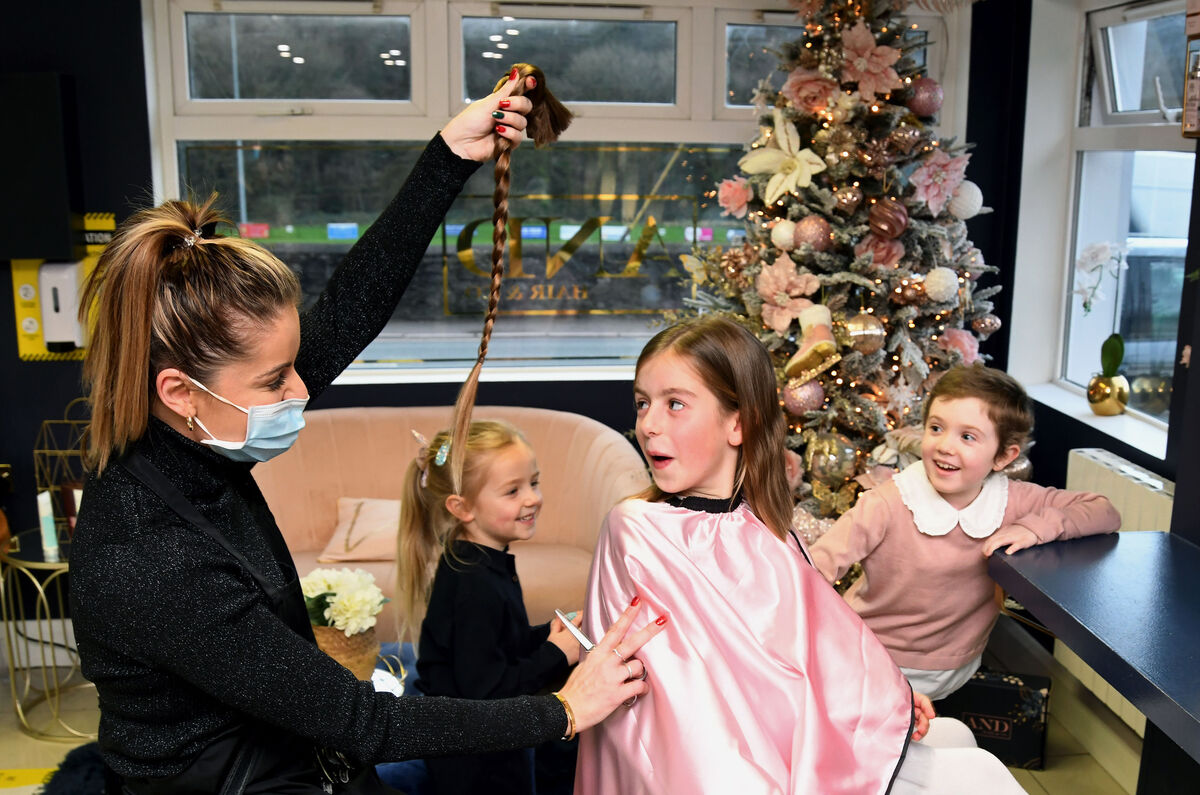 Donna Kelleher of AND Hair & Co., Glanmire, cutting Korenlia's hair with Ruby and Kornelia's sister Klara. Picture: Denis Minihane. Donna Kelleher of AND Hair & Co., Glanmire, cutting Korenlia's hair with Ruby and Kornelia's sister Klara. Picture: Denis Minihane.