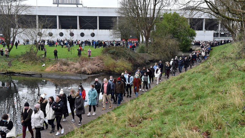 WATCH: Emotional scenes at Cork's Atlantic Pond as crowds gather in memory of Ashling Murphy WATCH: Emotional scenes at Cork's Atlantic Pond as crowds gather in memory of Ashling Murphy