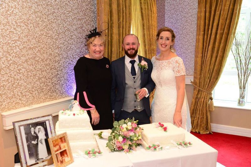The wedding cake was made by the bride’s Aunt Mary (Flynn), iced by her friend Marie Deenihan, who also made a lemon drizzle cake.