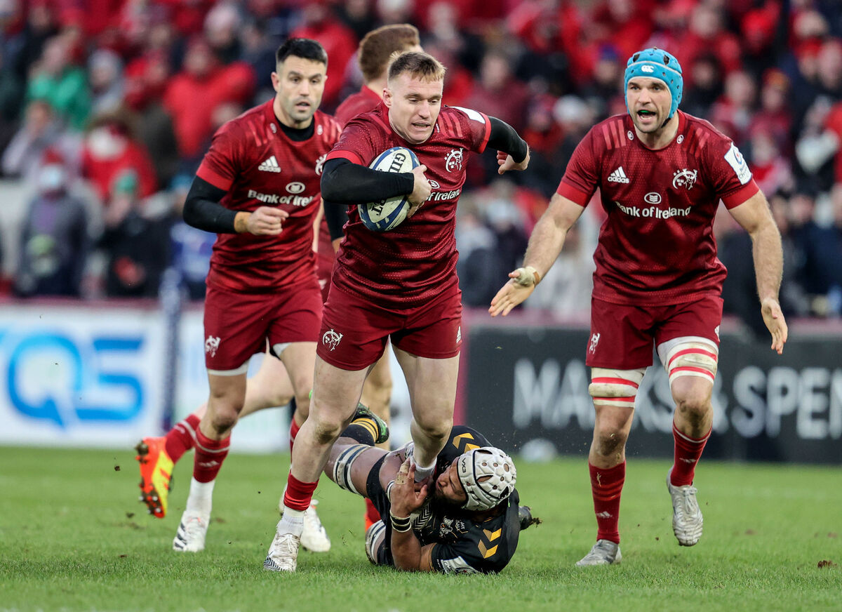 Wasps' Nizaam Carr tackles Rory Scannell of Munster. Picture: INPHO/Dan Sheridan