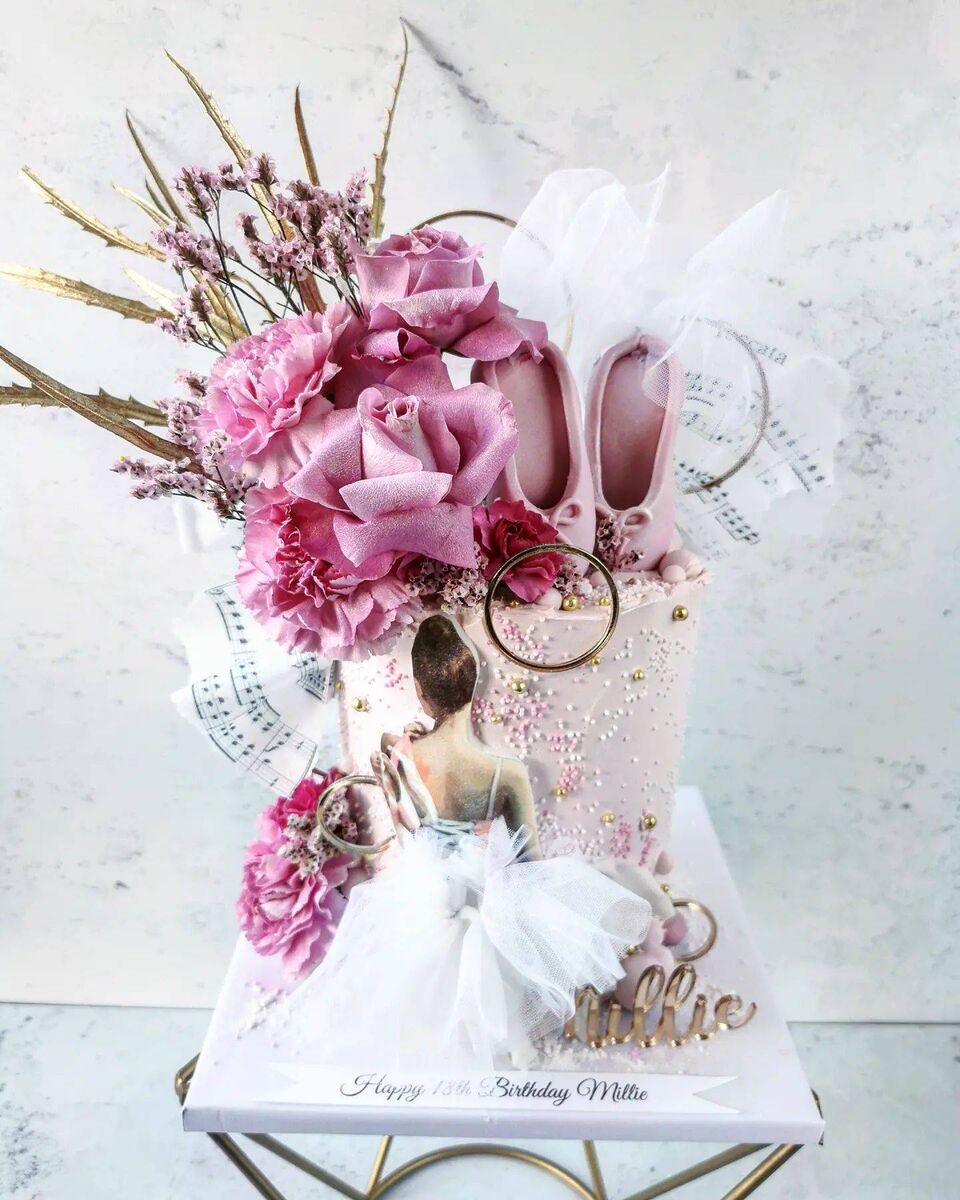 Another stunning cake.