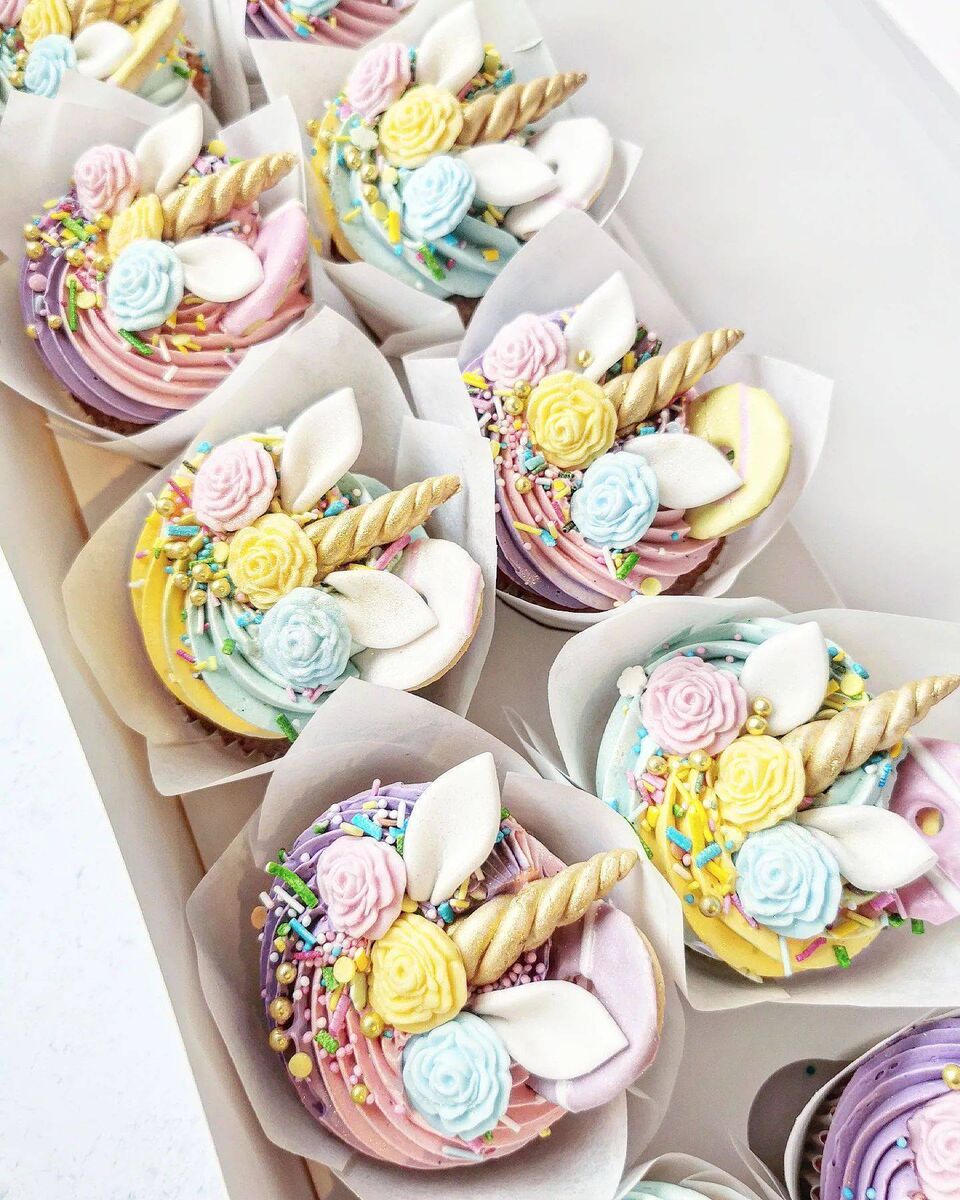 Some of Izabella's smaller cakes.