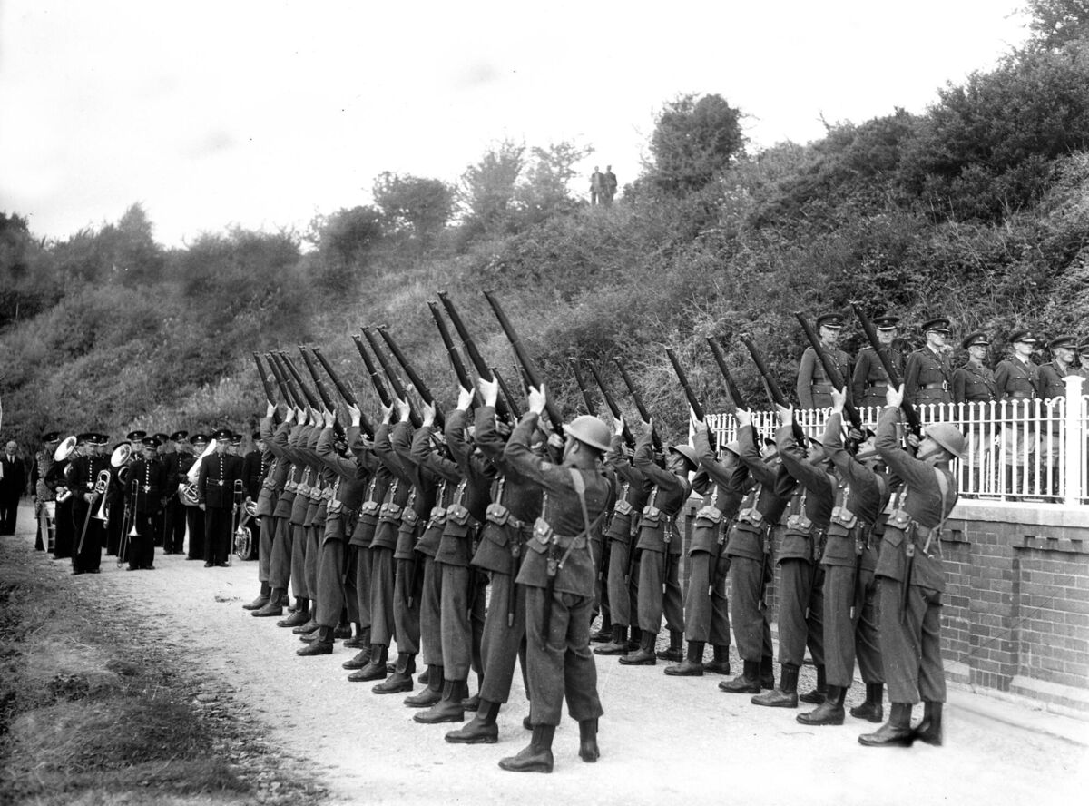 A party from the 4th Battalion firing three volleys at the Béal na Bláth commemorative event, 1949.