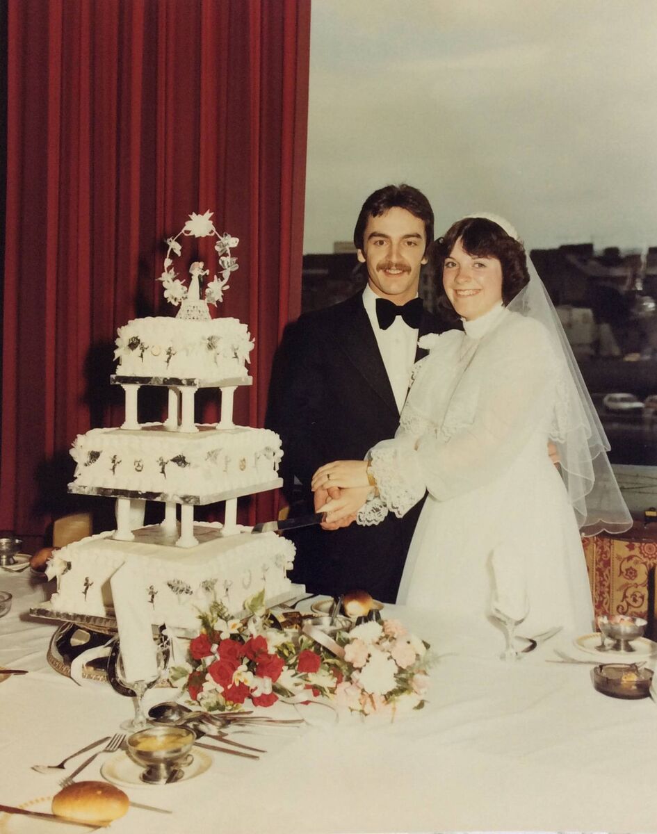 Michael and Ann Mulcahy, Frankfield cutting their wedding cake.