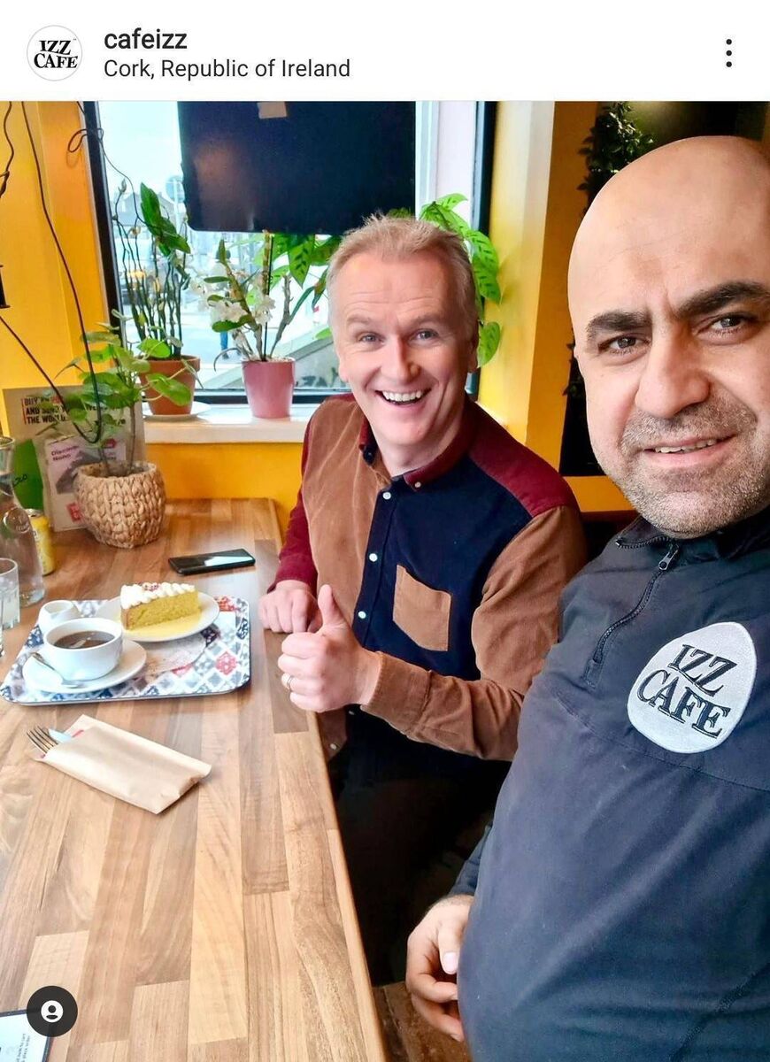 Dáithí Ó Sé alongside popular Café owner Izzeddeen Akarajeh who runs Izz Café with his wife, Eman. Dáithí Ó Sé alongside popular Café owner Izzeddeen Akarajeh who runs Izz Café with his wife, Eman.