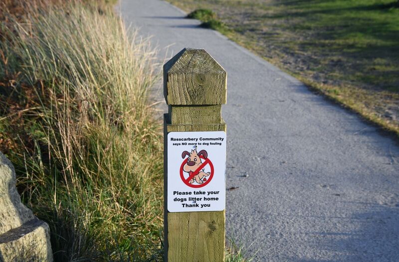 A sign about dog fouling asking people to take litter home at Warren beach, Co. Cork. Picture Denis Minihane. A sign about dog fouling asking people to take litter home at Warren beach, Co. Cork. Picture Denis Minihane.