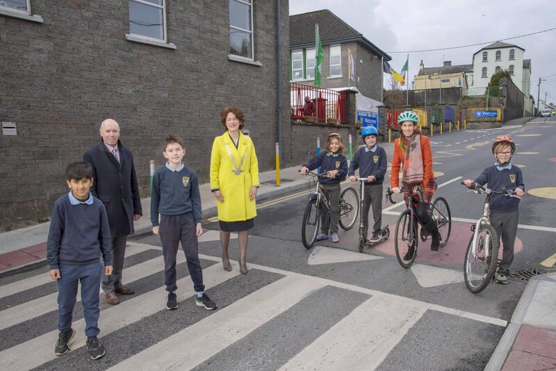 Work on safe school zones is being carried out by Cork County Council, with funding provided by the National Transport Authority and An Taisce. Pictured are 4th class students Zain Abdul Qayoomc, Elliot Bolster, Kai Butt, Jack Tobin and Daragh Trunwit with Chief Executive of Cork County Council, Tim Lucey, The Mayor of the County of Cork, Cllr. Gillian Coughlan and Minister Hildegarde Naughton TD. Pic Daragh Mc Sweeney/Provision