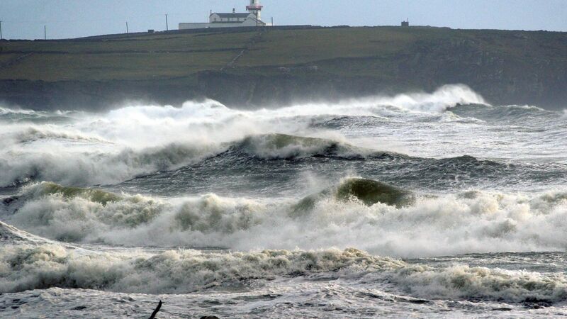 Latest: Gardaí helping people get to shelter in Cork ahead of Storm Eunice 