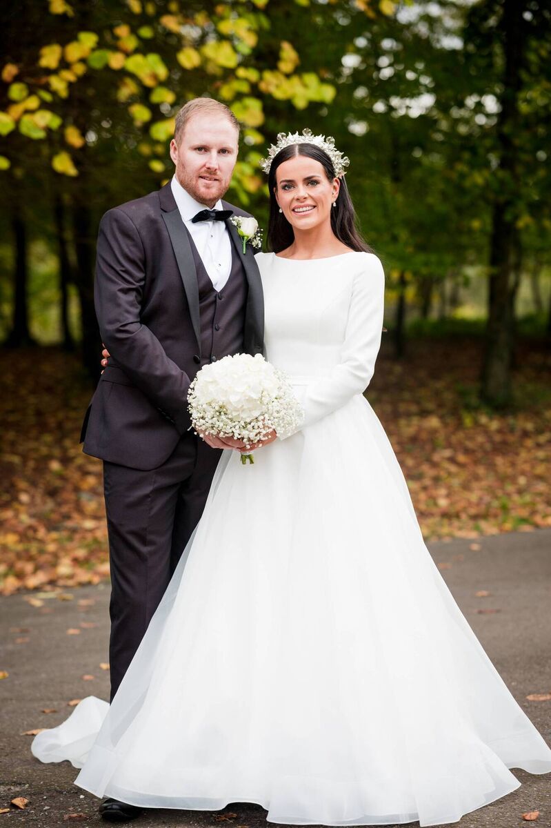 They held their reception at the Killarney Heights Hotel. They held their reception at the Killarney Heights Hotel.