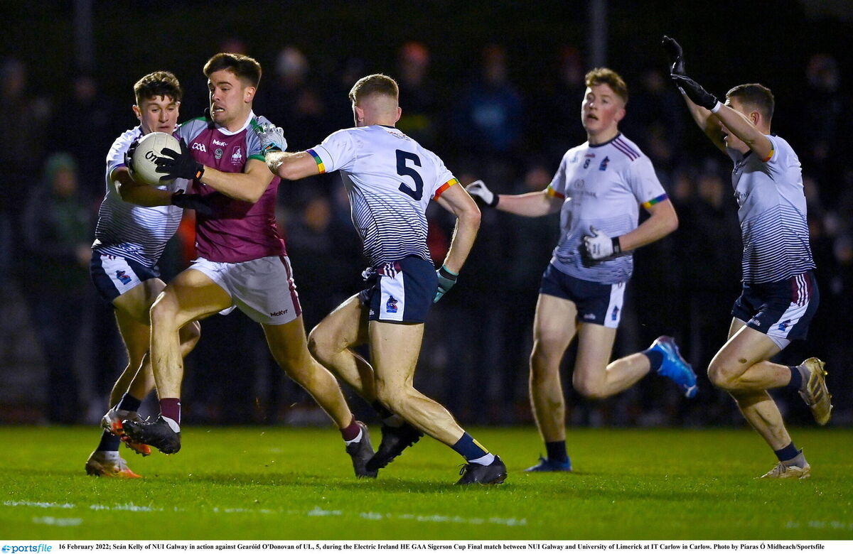 Seán Kelly of NUI Galway in action against Gearóid O'Donovan of UL. Picture: Piaras Ó Mídheach/Sportsfile