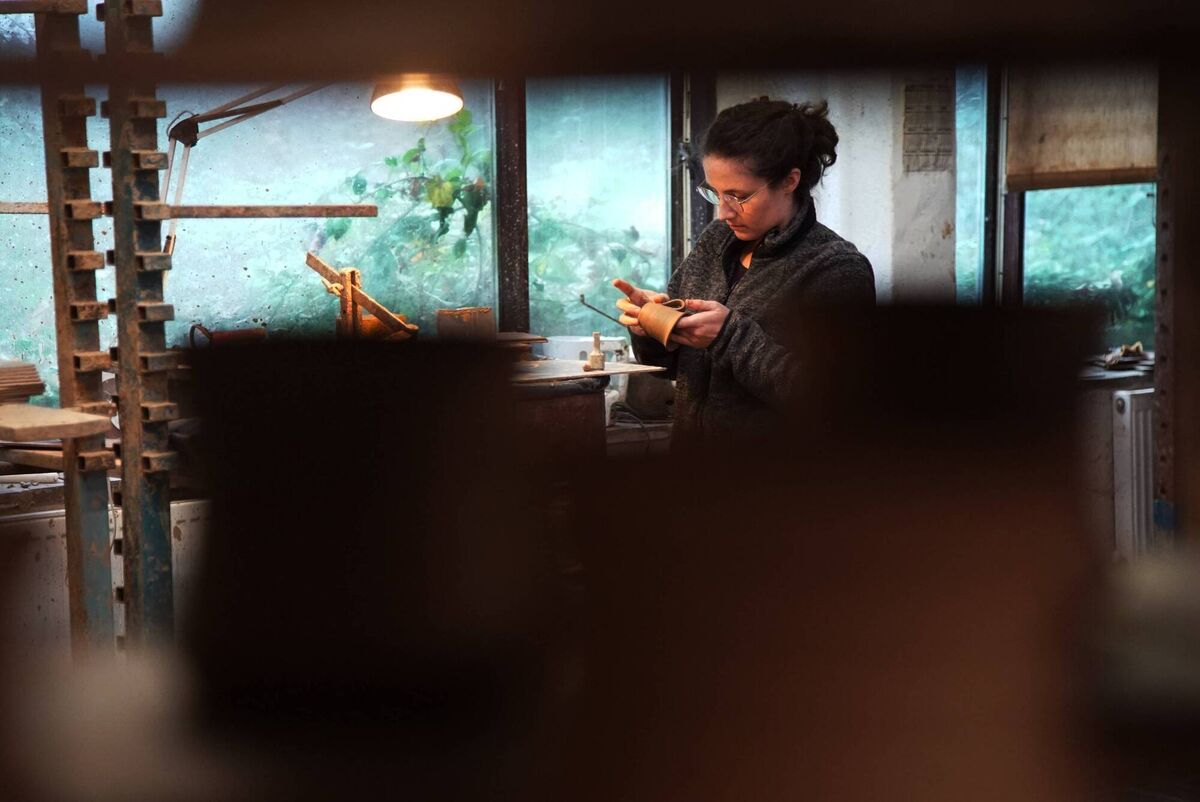 Iona Crawford Topp works at her bench in Shanagarry potters. Picture: Mostafa Darwish Iona Crawford Topp works at her bench in Shanagarry potters. Picture: Mostafa Darwish