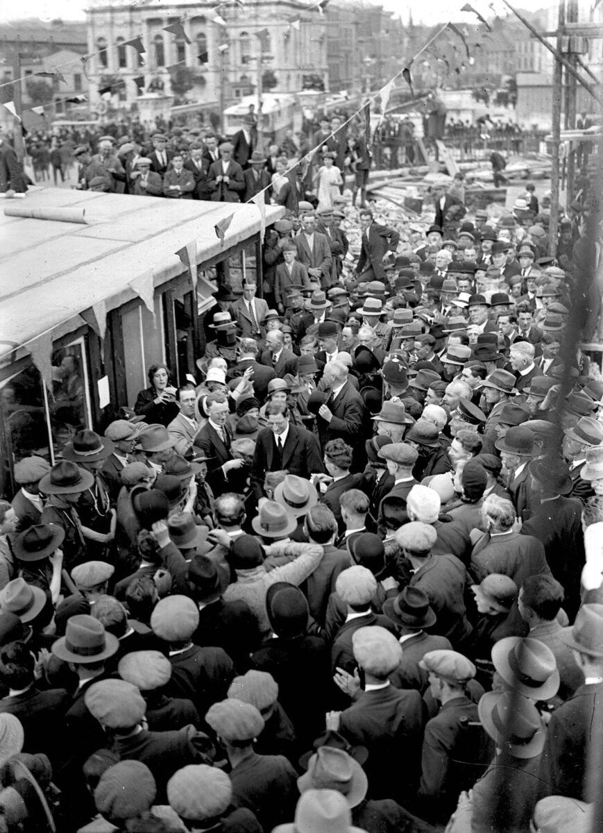 Éamon de Valera in Cork to open the new City Hall. Éamon de Valera in Cork to open the new City Hall.