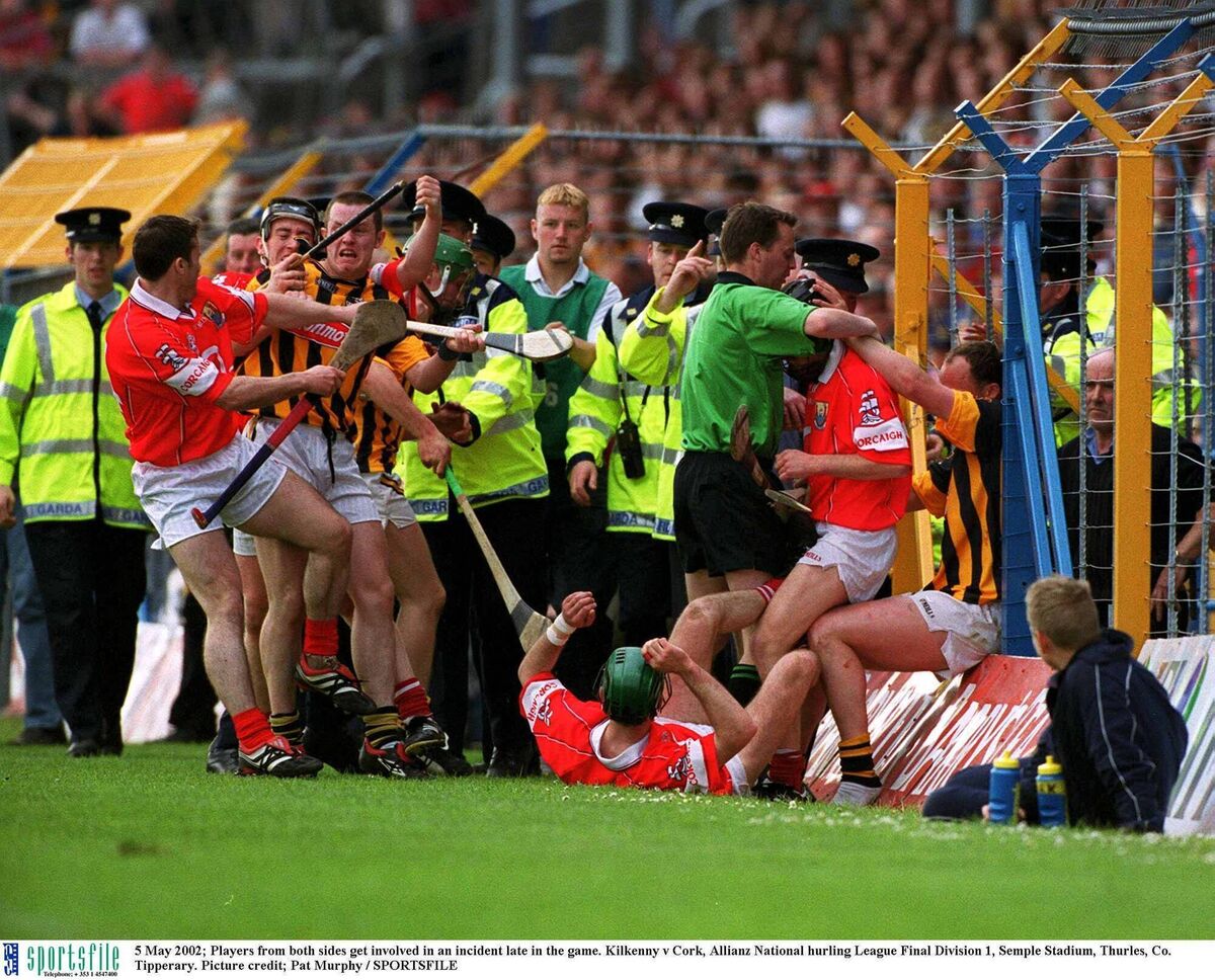 Players from both sides get involved in an incident late in the game. Picture: Pat Murphy/SPORTSFILE