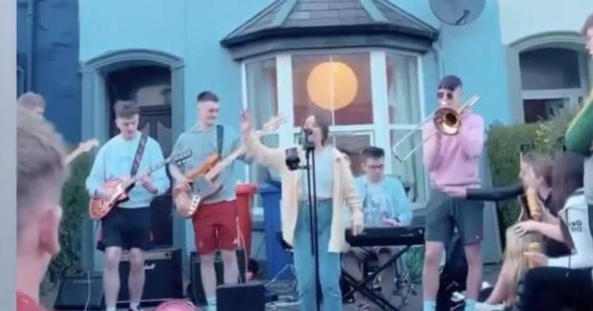 'Why should I leave my home of 50 years?': Resident speaks out after mini-gig on Cork city's College Road - Vimarsana News