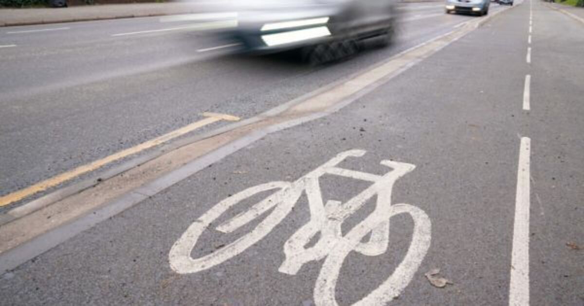 Cyclist knocked off bike in cycle lane by bus awarded €124,000 - Vimarsana News