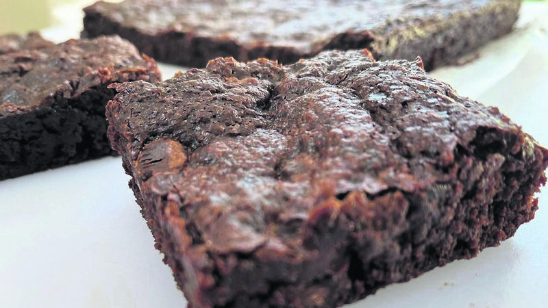 Recipe: Vegan Chocolate Brownies with Raspberry Compote Recipe: Vegan Chocolate Brownies with Raspberry Compote