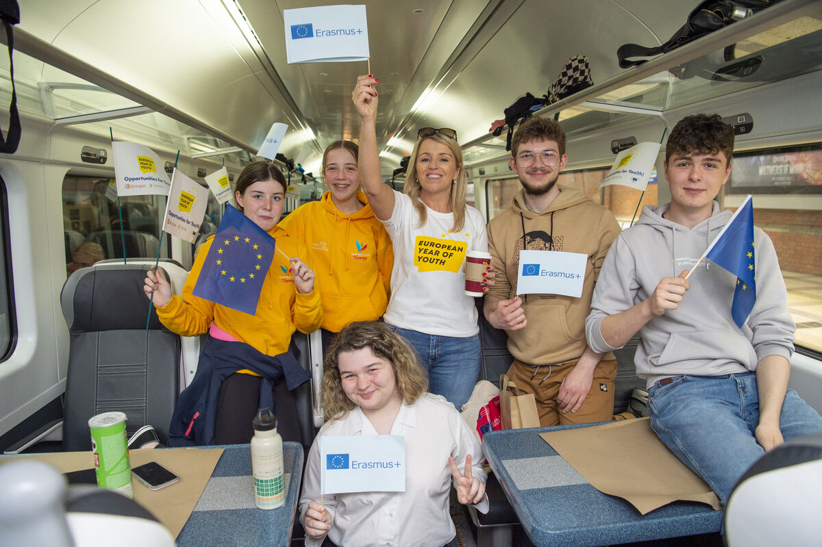 Janice McGarry with pupils Sarah Grogan, Olivia D'Arcy, Jessica Gray, Igor Malecki and Stephen Healy who arrived on the Léargas commissioned train which ran between Dublin and Cork to mark the European Year of Youth, where children took part in activities and interactive workshops on board at Kent Station, Cork. Picture Dan Linehan Janice McGarry with pupils Sarah Grogan, Olivia D'Arcy, Jessica Gray, Igor Malecki and Stephen Healy who arrived on the Léargas commissioned train which ran between Dublin and Cork to mark the European Year of Youth, where children took part in activities and interactive workshops on board at Kent Station, Cork. Picture Dan Linehan