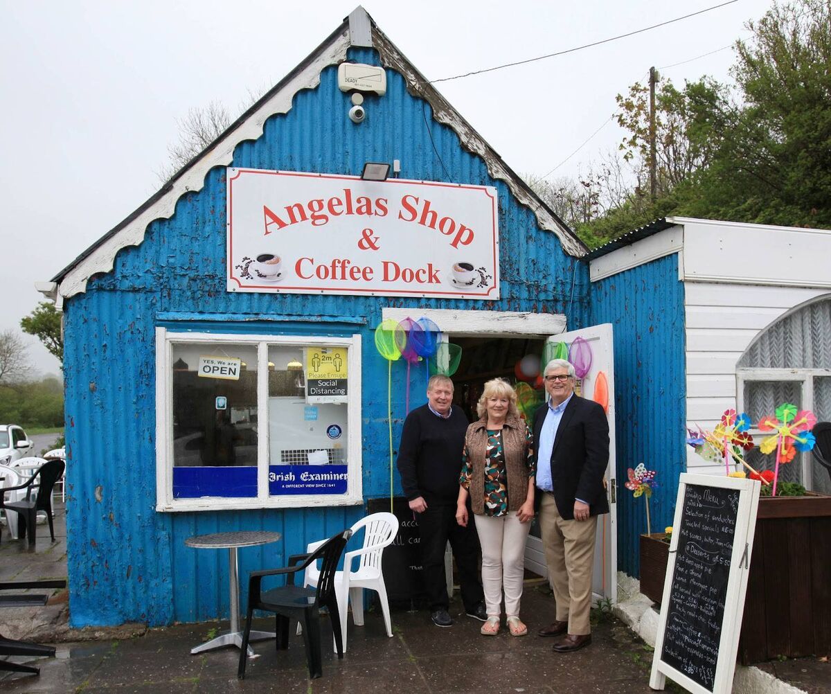 Angela’s Shop in the beautiful seaside location of Fountainstown, County Cork, brings back many happy memories of days at the seaside for generations of Cork families. Pictured receiving her Person of the Month Award to mark her long service is owner Angela Cantwell. Also pictured, L/R: Pat Lemasney, Southern; and Manus O’Callaghan, Awards Organiser. Photo by Tony O’Connell.