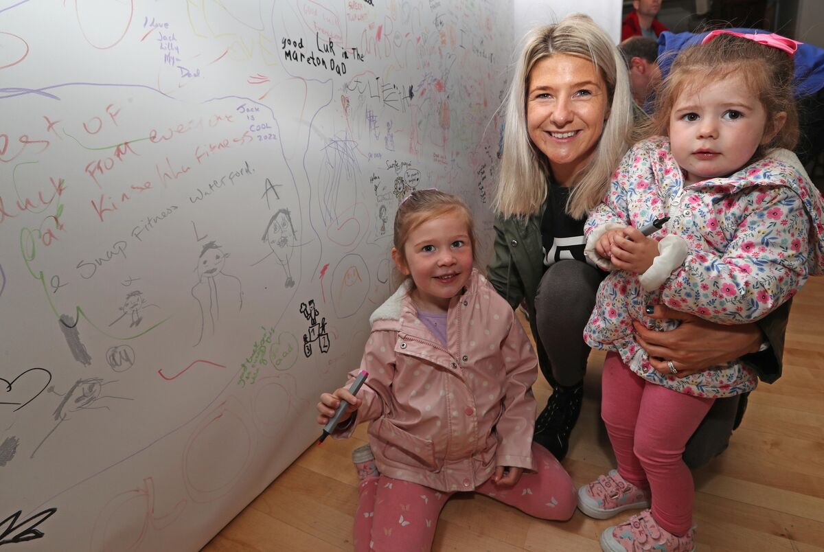 Pictured is Yvonne Murray, from Tower, running in the marathon with her girls, Meabh and Roisin, at the Message Wall, at the 2022 Cork City Marathon Registration and Expo, at the Concert Hall, City Hall, Cork. Picture: Jim Coughlan.