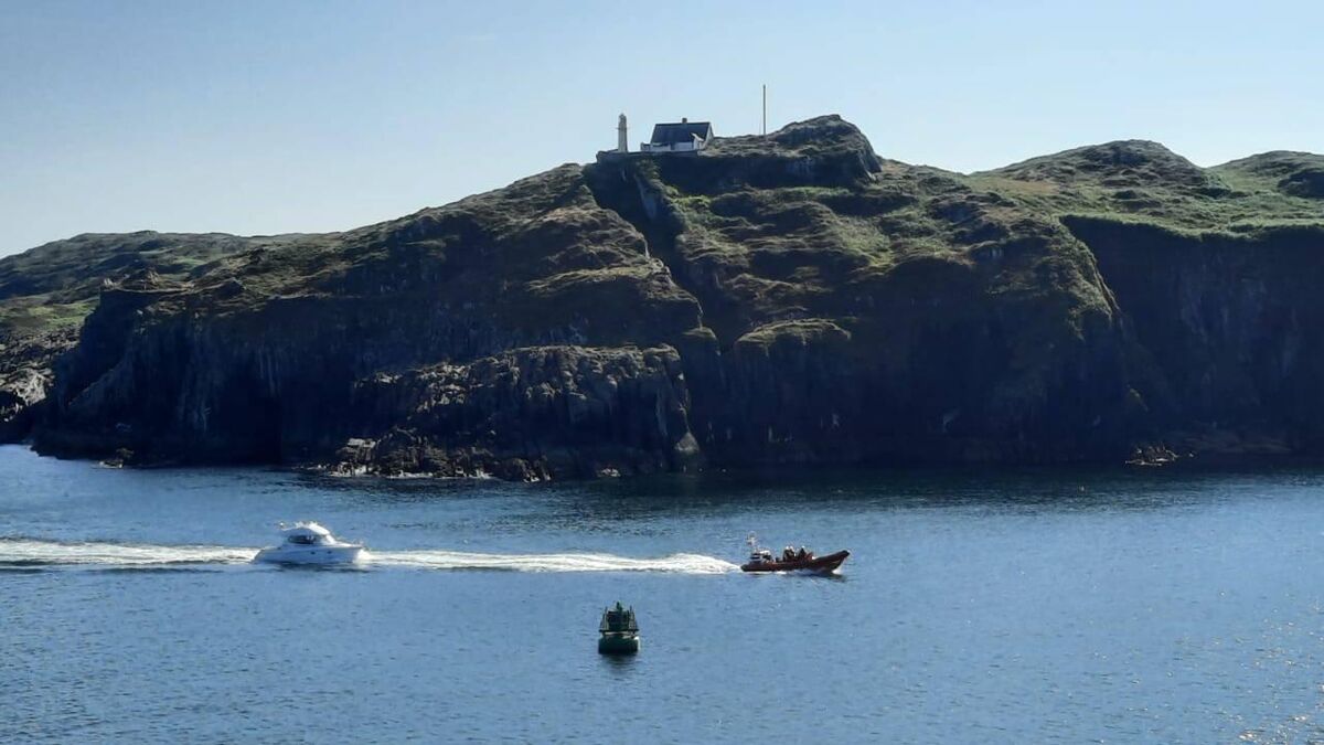 Baltimore RNLI respond to motor boat in difficulty near Fastnet Rock Lighthouse