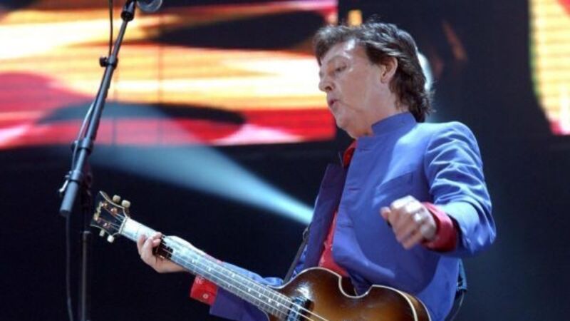 Paul McCartney draws crowds of fans to surprise Glastonbury warm-up gig Paul McCartney draws crowds of fans to surprise Glastonbury warm-up gig