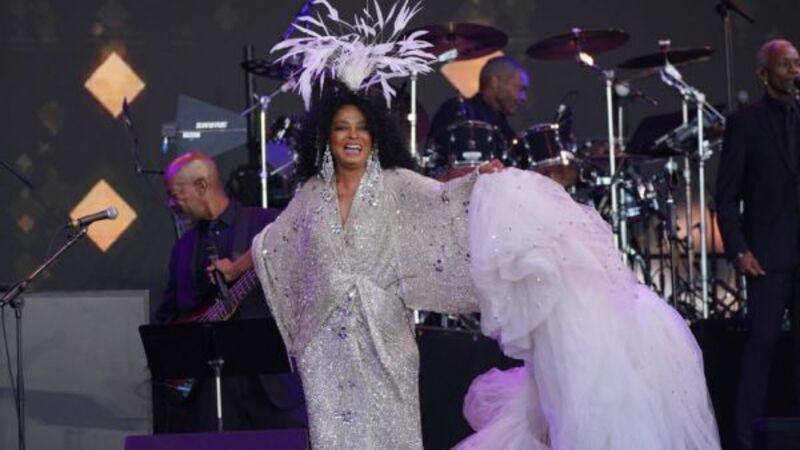 Diana Ross reels off the hits during legends slot at Glastonbury Diana Ross reels off the hits during legends slot at Glastonbury